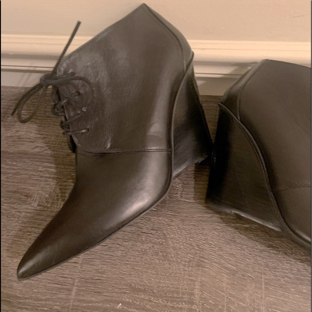 9.5 US, leather 4 1/4”wedge,